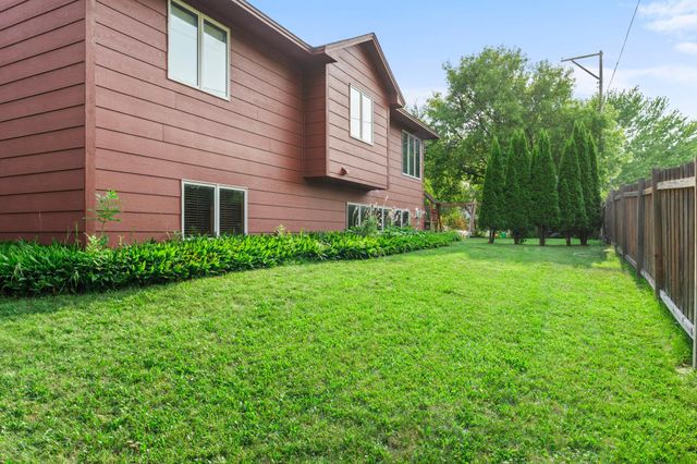 1820 Slater Lane, Burnsville, MN 55337