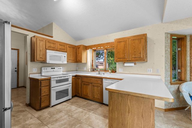 1820 Slater Lane, Burnsville, MN 55337