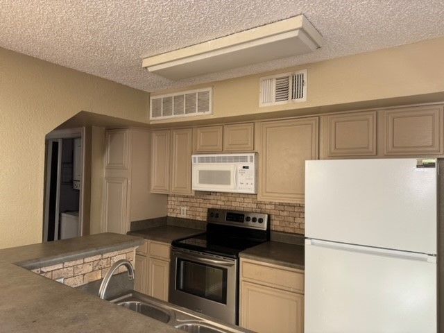 2311 Basil Drive C207, Arlington, TX 76006