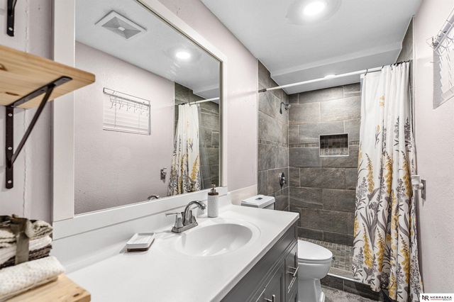 4506 S 27th Circle, Omaha, NE 68107