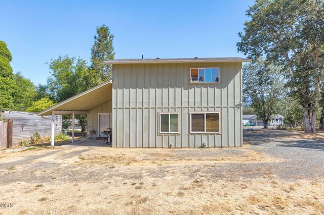 2829 Hamilton Lane, Grants Pass, OR 97527
