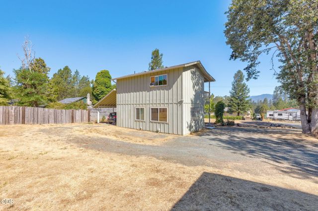 2829 Hamilton Lane, Grants Pass, OR 97527