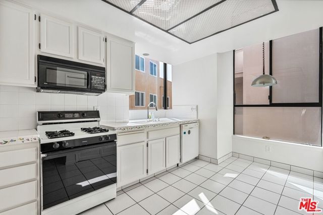 500 S Barrington Avenue 6, Los Angeles, CA 90049