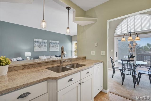 3016 Autumn Shores Drive, Maryland Heights, MO 63043