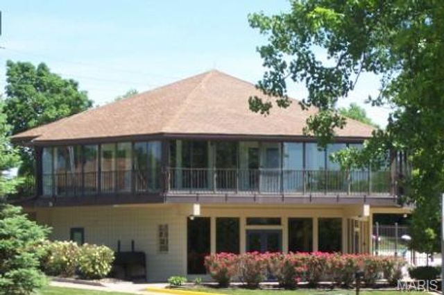 3016 Autumn Shores Drive, Maryland Heights, MO 63043