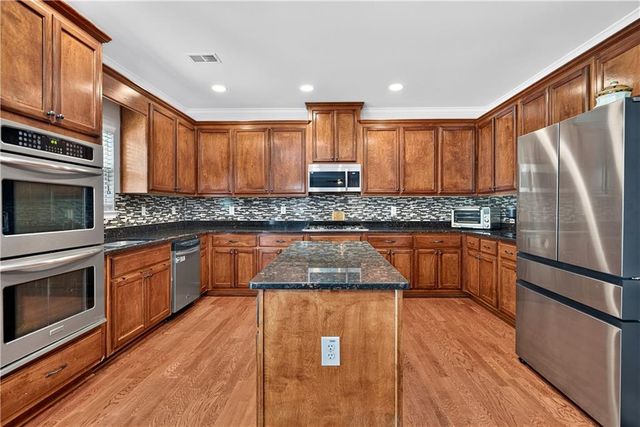 424 Oscar Court, Mcdonough, GA 30252