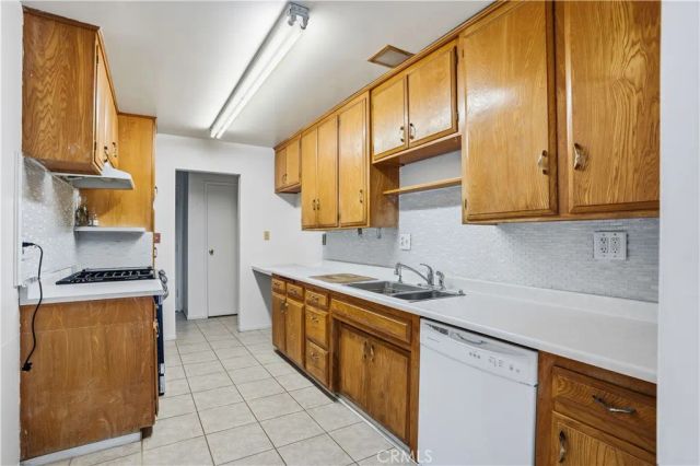 690 Barber, Hemet, CA 92543