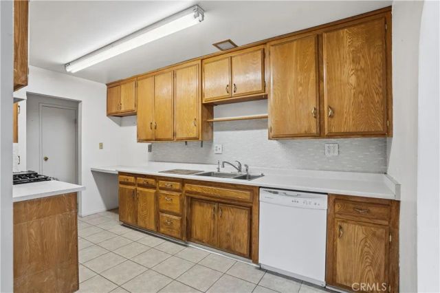 690 Barber, Hemet, CA 92543