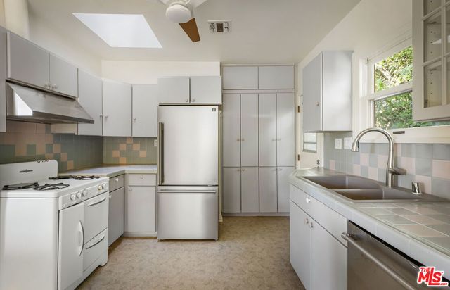 2018 Lake Shore Avenue, Los Angeles, CA 90039