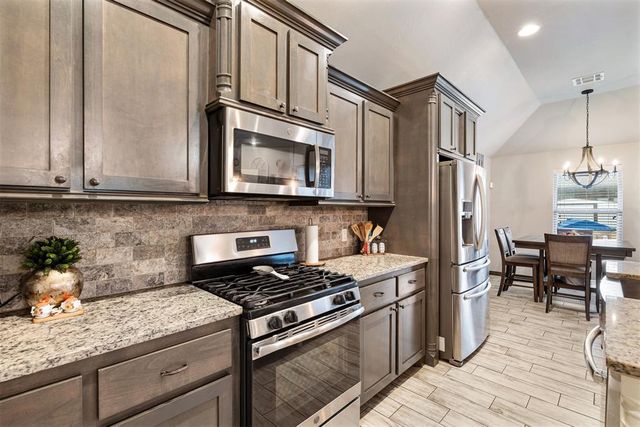 2212 Cale Cove, Yukon, OK 73099