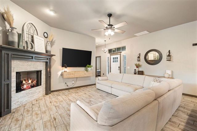 2212 Cale Cove, Yukon, OK 73099