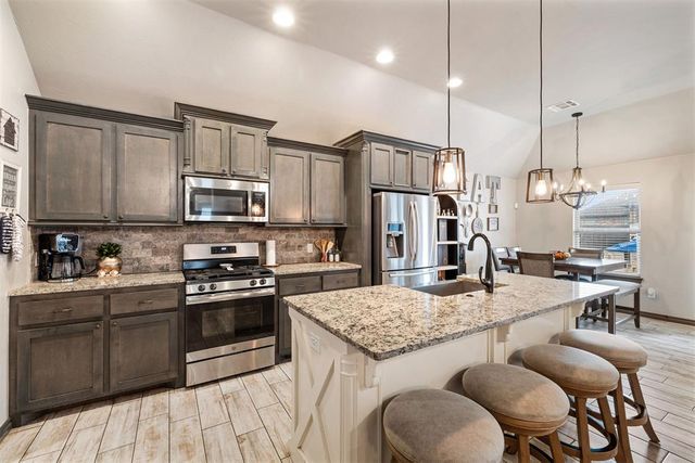 2212 Cale Cove, Yukon, OK 73099