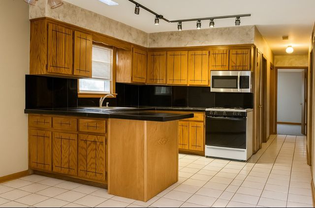 7817 Garden Lane, Justice, IL 60458