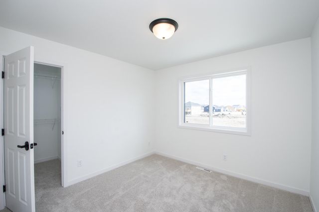 6810 32nd Street S, Fargo, ND 58104