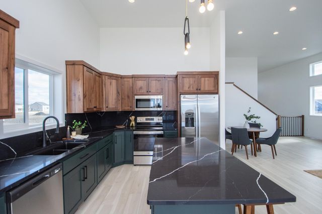 6810 32nd Street S, Fargo, ND 58104