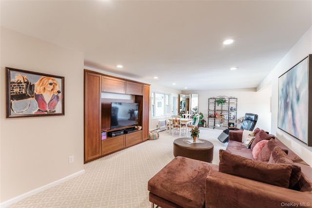 200 South Middle Neck Road F6, Great Neck, NY 11021