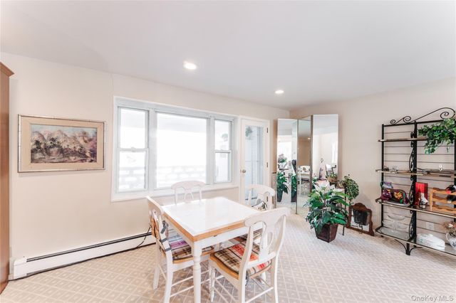 200 South Middle Neck Road F6, Great Neck, NY 11021