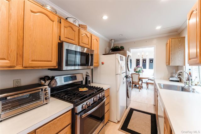 200 South Middle Neck Road F6, Great Neck, NY 11021