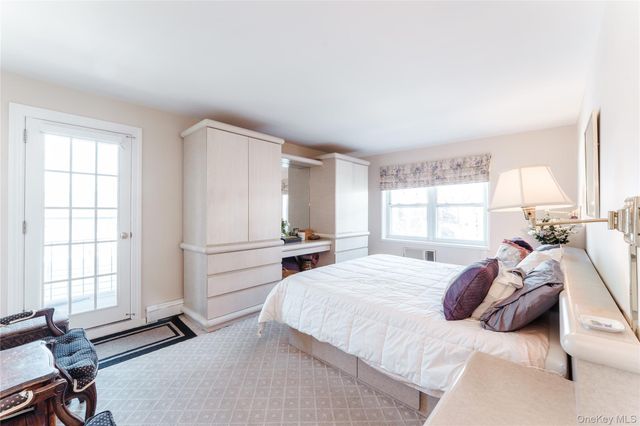 200 South Middle Neck Road F6, Great Neck, NY 11021