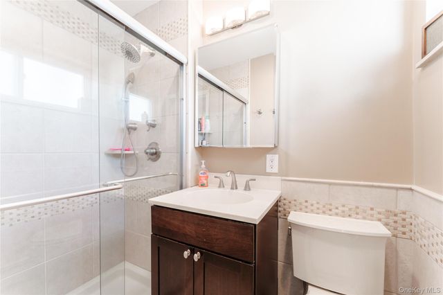 200 South Middle Neck Road F6, Great Neck, NY 11021