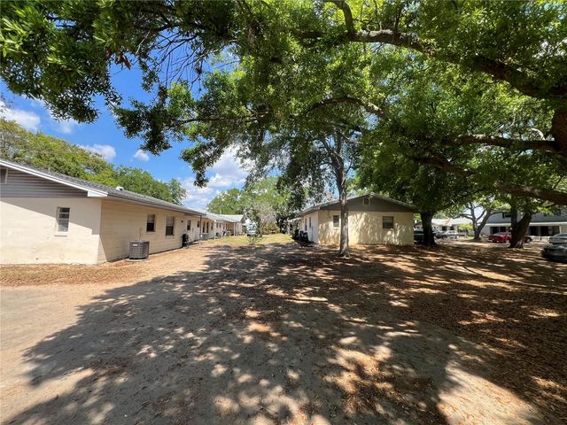 1000 E CAROLINE STREET, Tavares, FL 32778