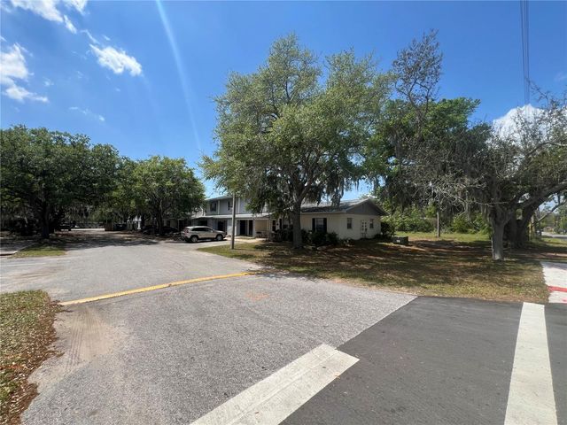 1000 E CAROLINE STREET, Tavares, FL 32778
