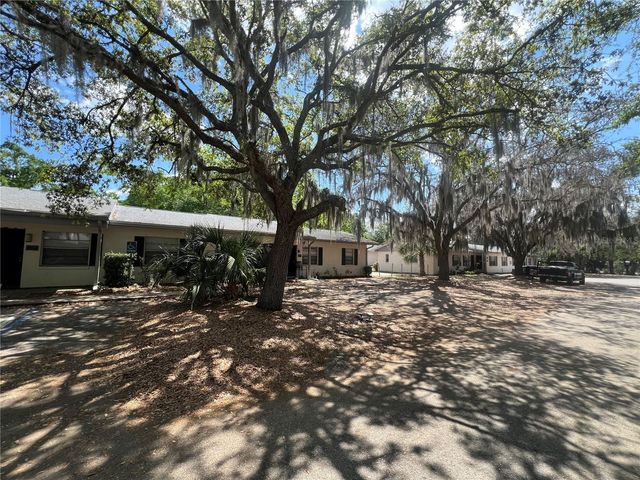 1000 E CAROLINE STREET, Tavares, FL 32778
