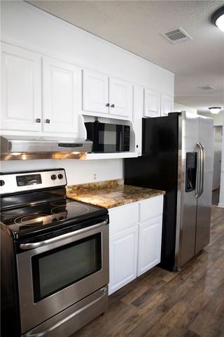 453 S Palm Street S, Jesup, GA 31546