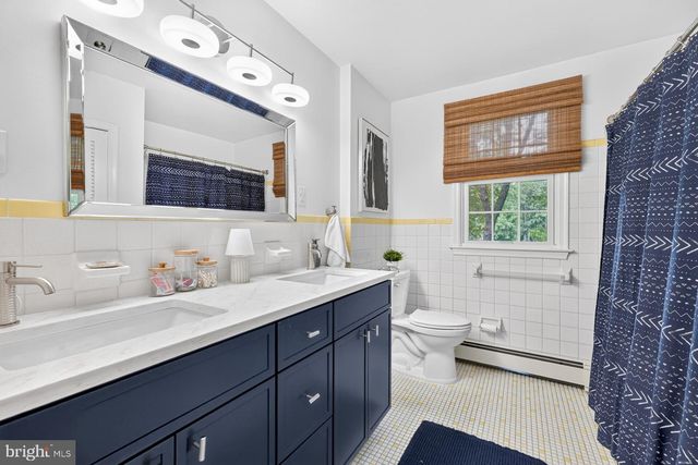 1019 LAFAYETTE DR, Yardley, PA 19067