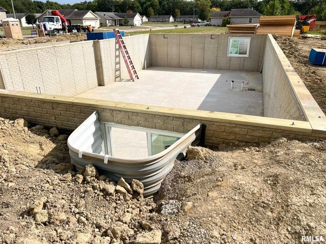 1217 PARKVIEW Drive, Eureka, IL 61530