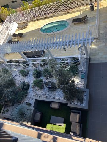 11925 KLING Street 111, Valley Village, CA 91607