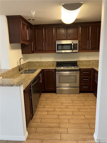 11925 KLING Street 111, Valley Village, CA 91607