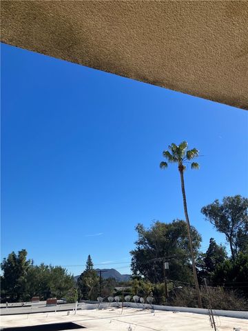 11925 KLING Street 111, Valley Village, CA 91607