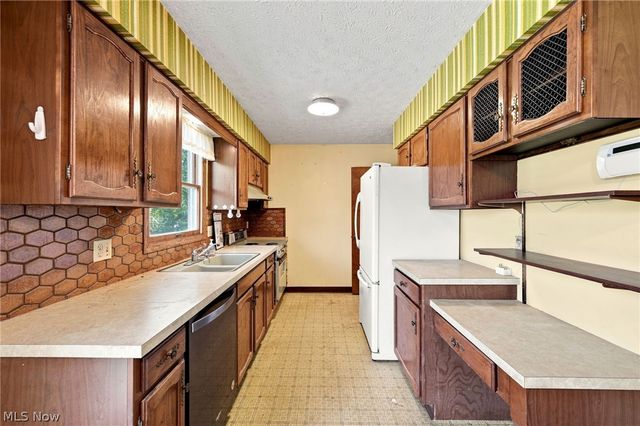 3197 Greenbrier Drive, Norton, OH 44203