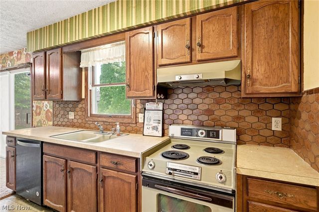 3197 Greenbrier Drive, Norton, OH 44203