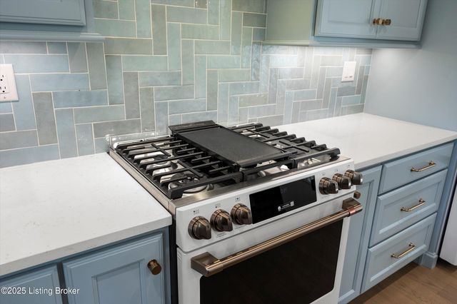 2418 Branning Rd, Louisville, KY 40222