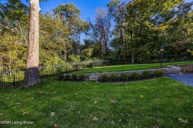 2418 Branning Rd, Louisville, KY 40222