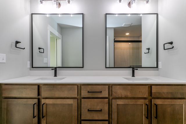 913 SPYGLASS CT, Columbia, MO 65201