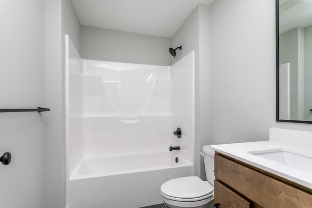 913 SPYGLASS CT, Columbia, MO 65201