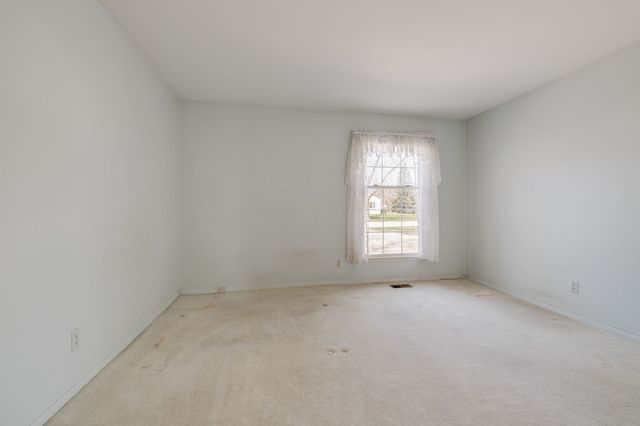 4 Barclay Court, Montgomery, IL 60538