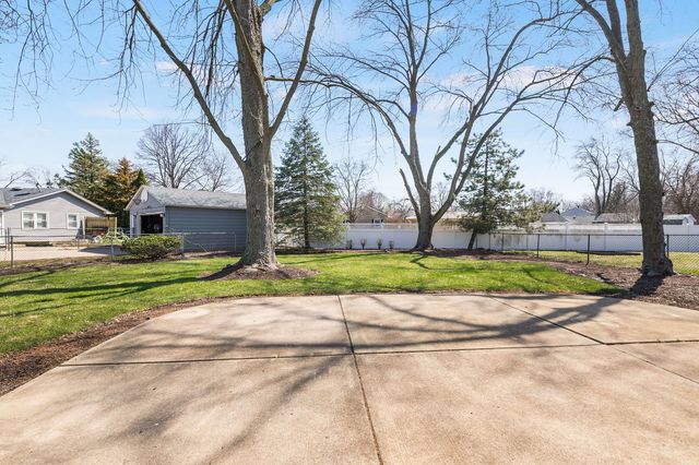 4 Barclay Court, Montgomery, IL 60538