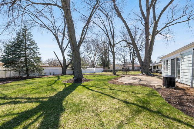 4 Barclay Court, Montgomery, IL 60538