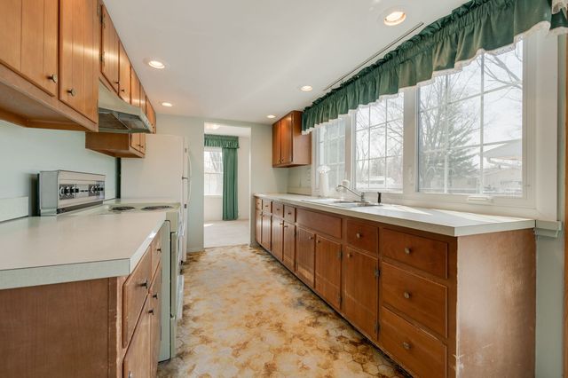 4 Barclay Court, Montgomery, IL 60538