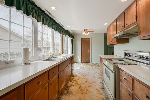 4 Barclay Court, Montgomery, IL 60538