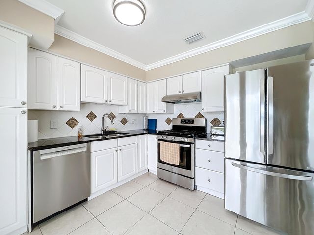 6803 Kingston Drive, Lake Worth, FL 33462