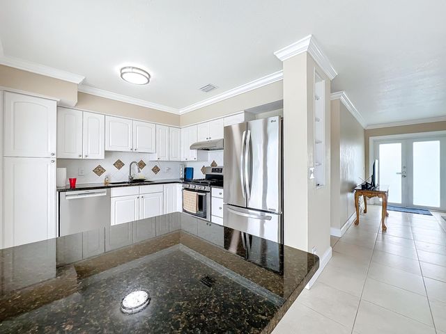 6803 Kingston Drive, Lake Worth, FL 33462