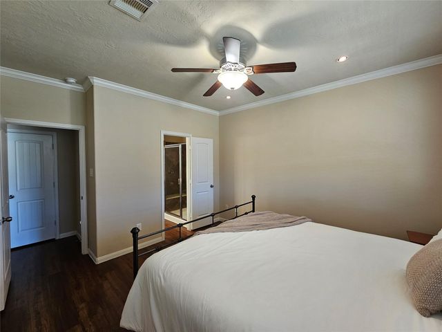 406 Lazy Lane, Montgomery, TX 77356