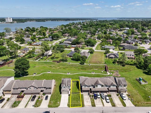 406 Lazy Lane, Montgomery, TX 77356