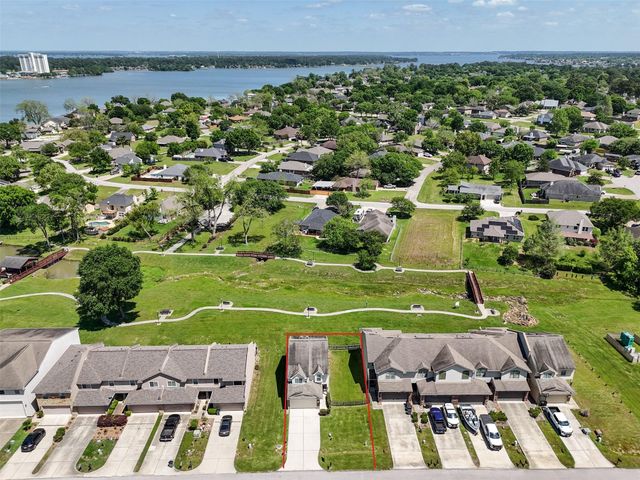 406 Lazy Lane, Montgomery, TX 77356