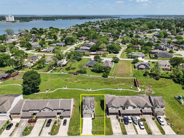 406 Lazy Lane, Montgomery, TX 77356